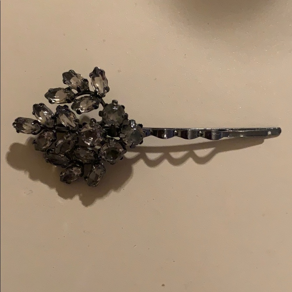 Hair pin With gray stones
